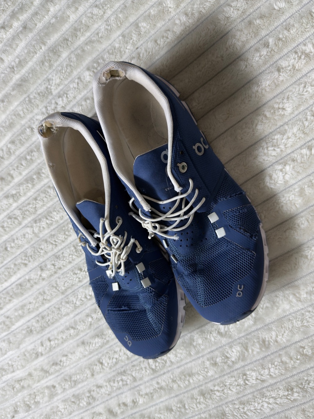 On women’s  Adults Blue/White Low Top Lace Up Athletic Sneakers US Sz 10